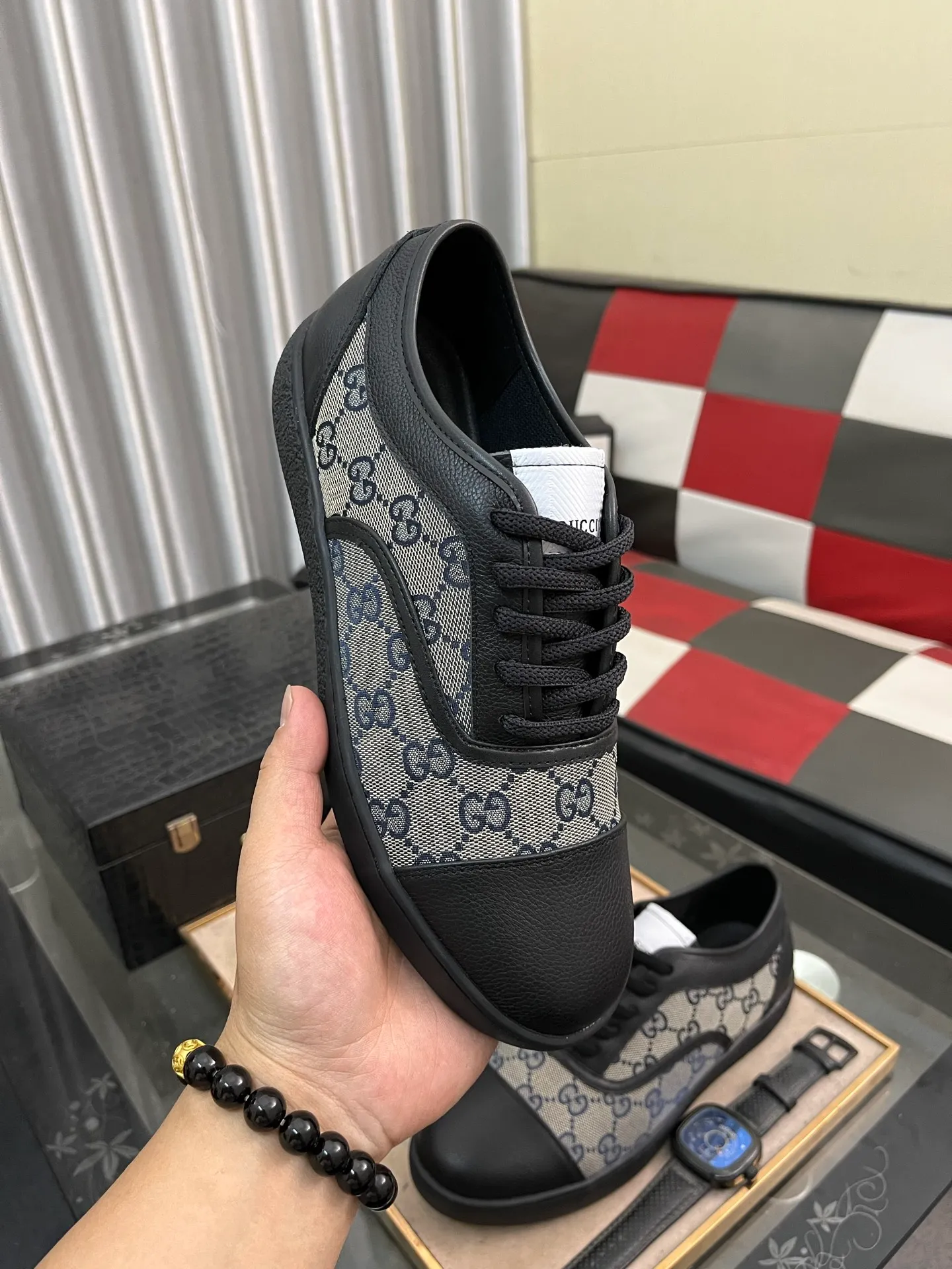 Men's shoes💰400⌚️⌚️[GUCCI] Gucci men's casual shoes are absolutely popular🔥The ultimate matching item for trendy men! The charm of super texture is unstoppable. This is the main recommendation. The upper is made of high-quality cowhide, with pig lining feet and wear-resistant rubber sole. It is noble and elegant! Extremely comfortable🎁🎁You can be as handsome as you want💪 Available in sizes 38-44 and 4️⃣colors available